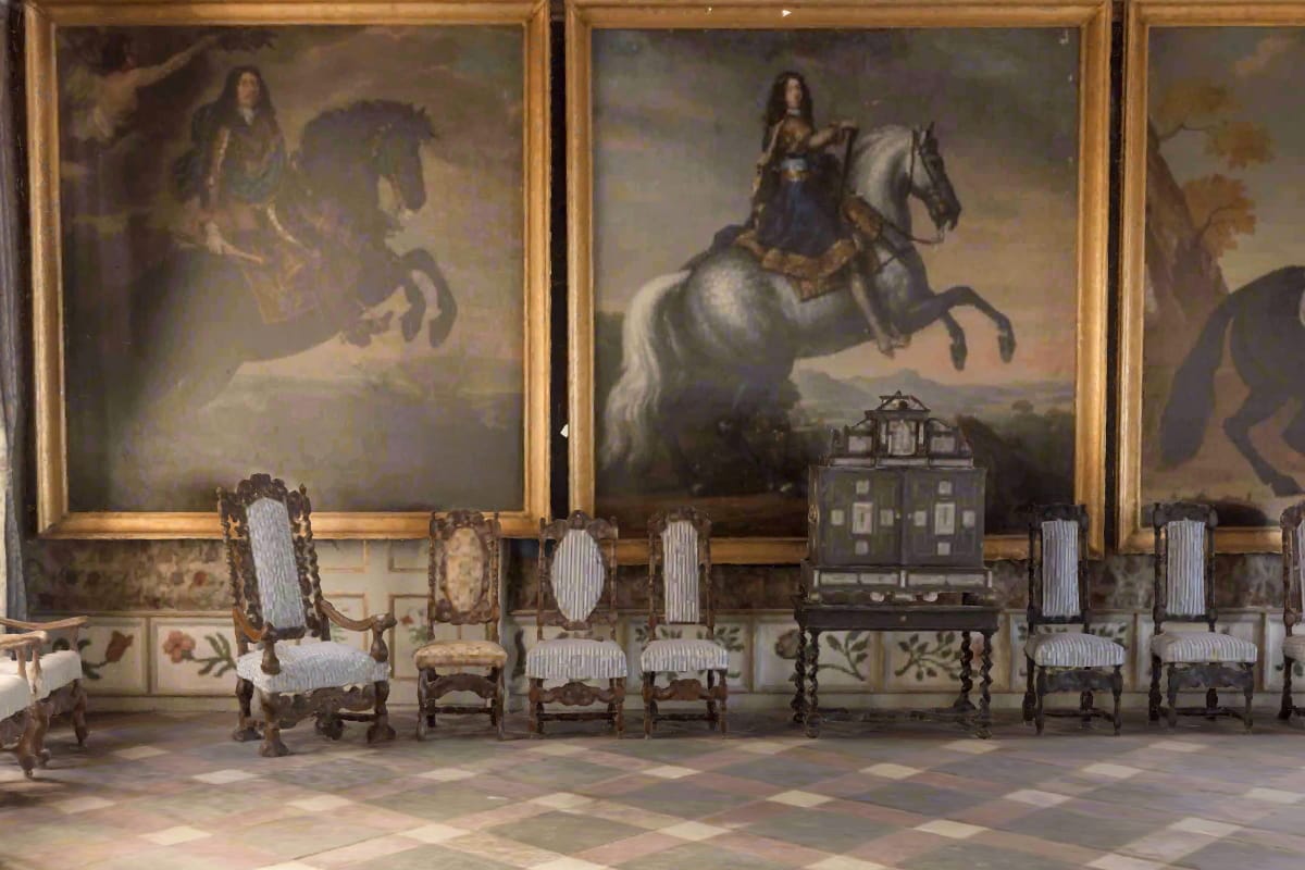 Immersive 3D Antique Art Gallery