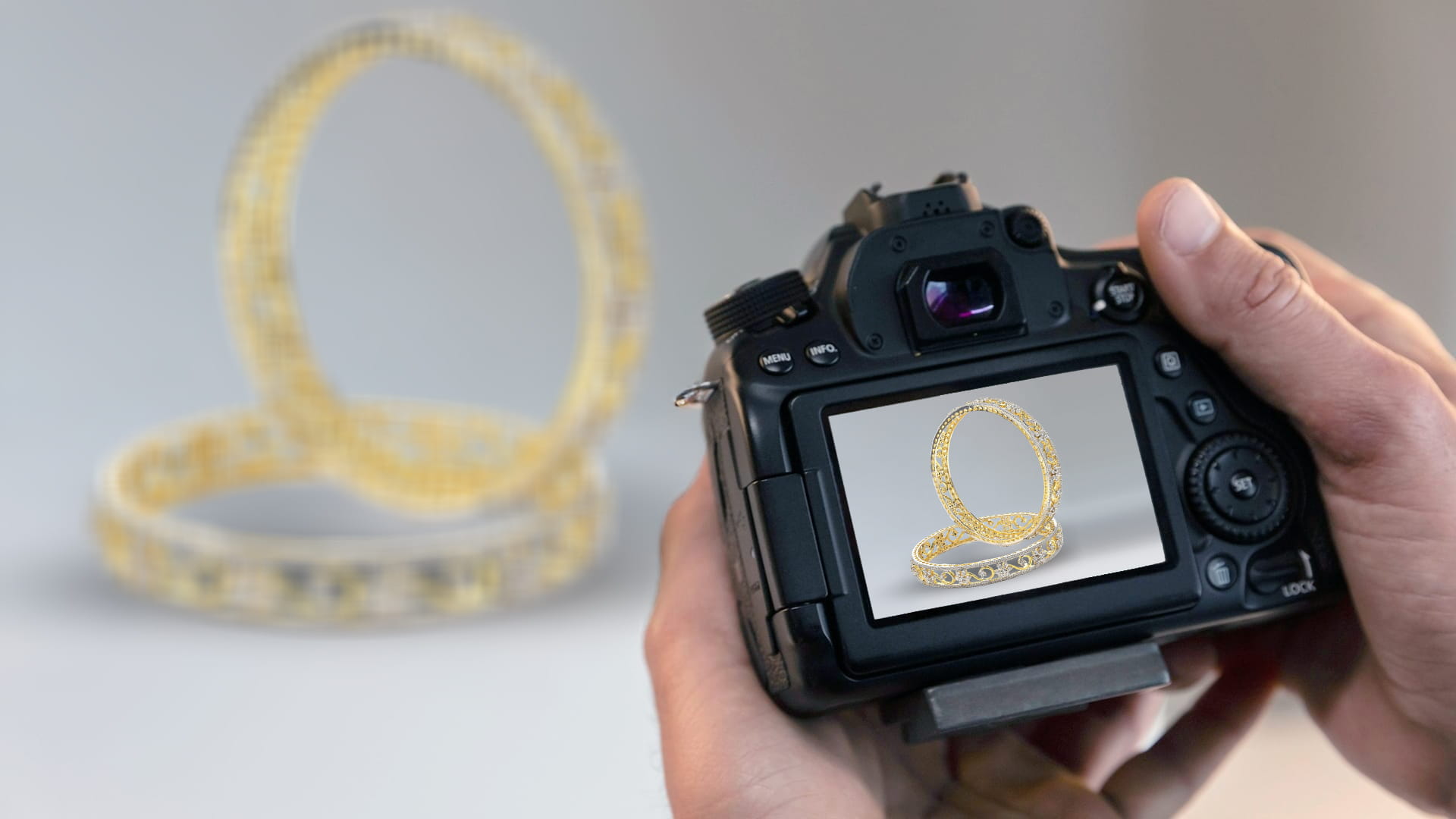 360° Product Spin Photography – Gold Bangle Set Jewellery (144 Shots)