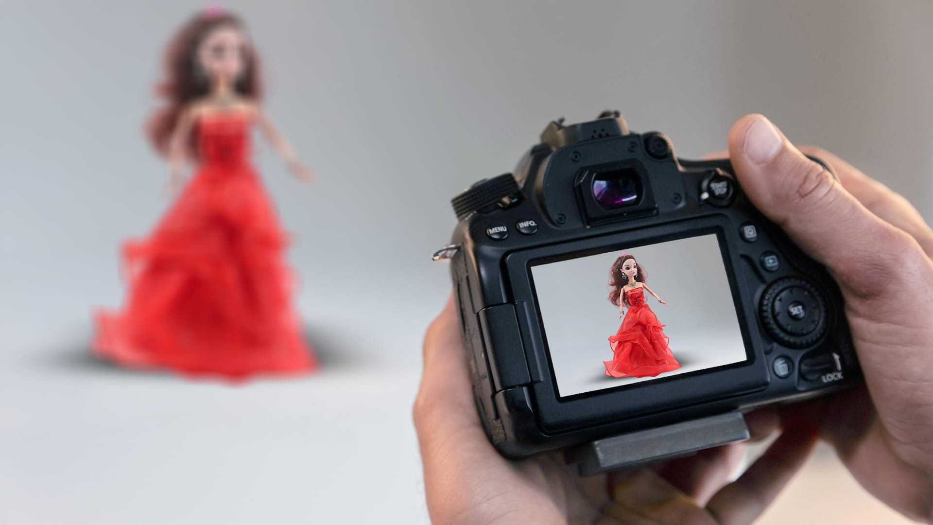 360° Product Spin Photography – Decorative Doll Showpiece (72 Shots)