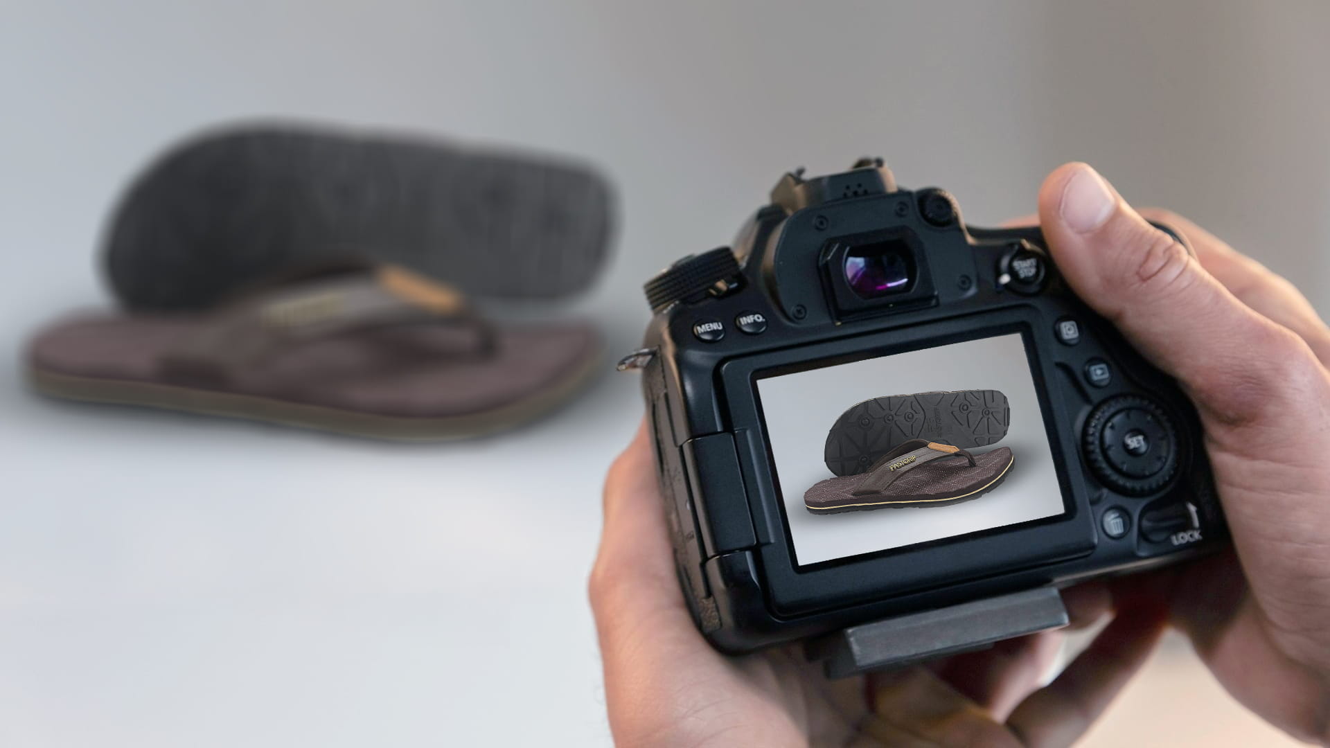 360 Product Spin Photography – Fast Grip Chappal (144 Shots)