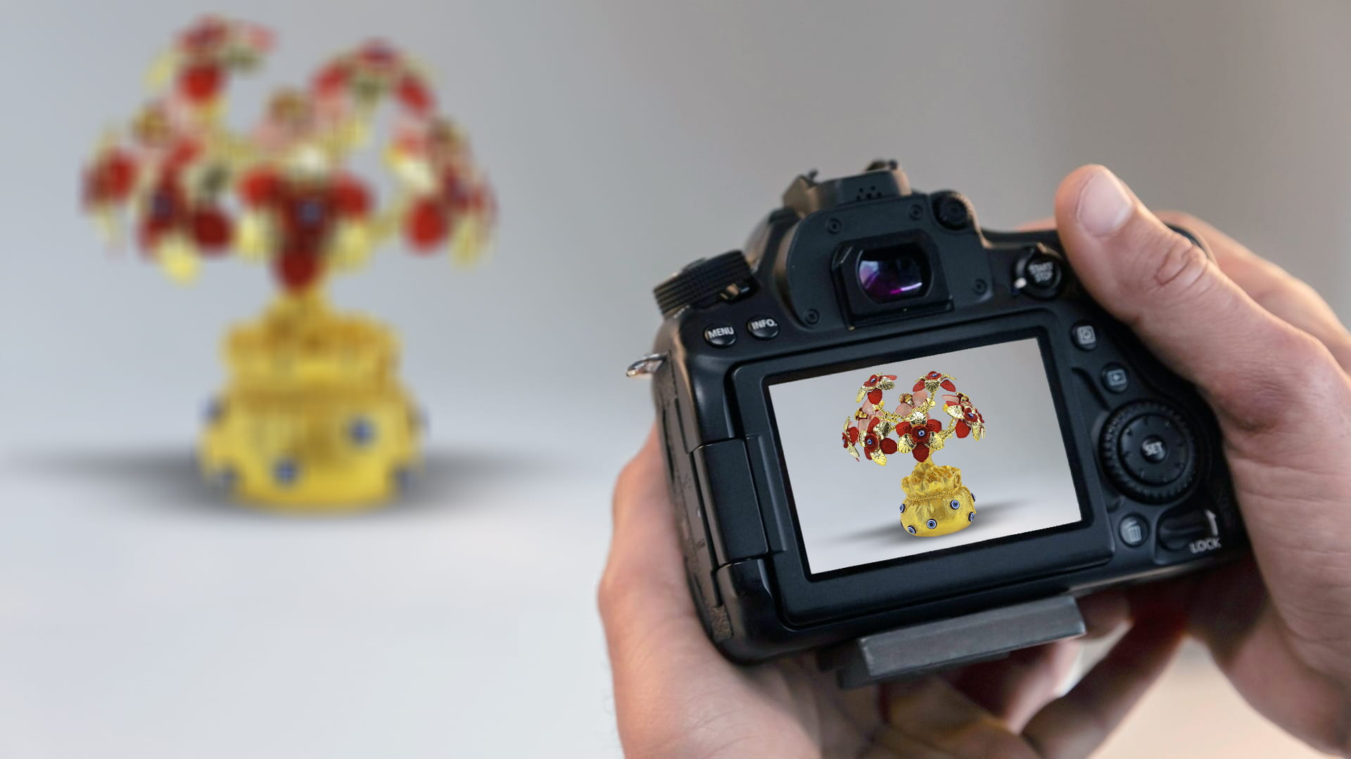 360° Product Spin Photography – Golden Flower Pot Showpiece (144 Shots)