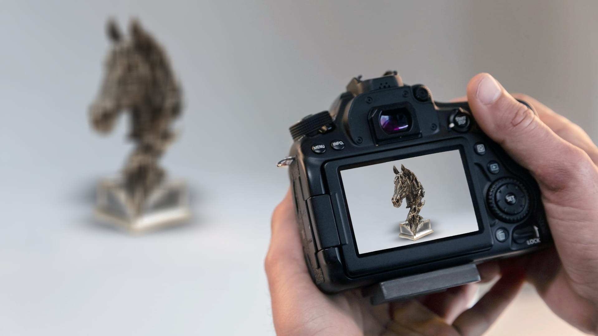 360° Product Spin Photography – Plastic Horse Showpiece (72 Shots)