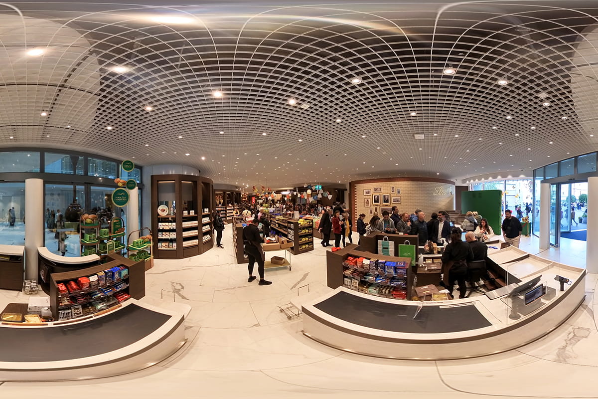 360 Virtual Tour of Lindt Chocolate Shop, Zurich
