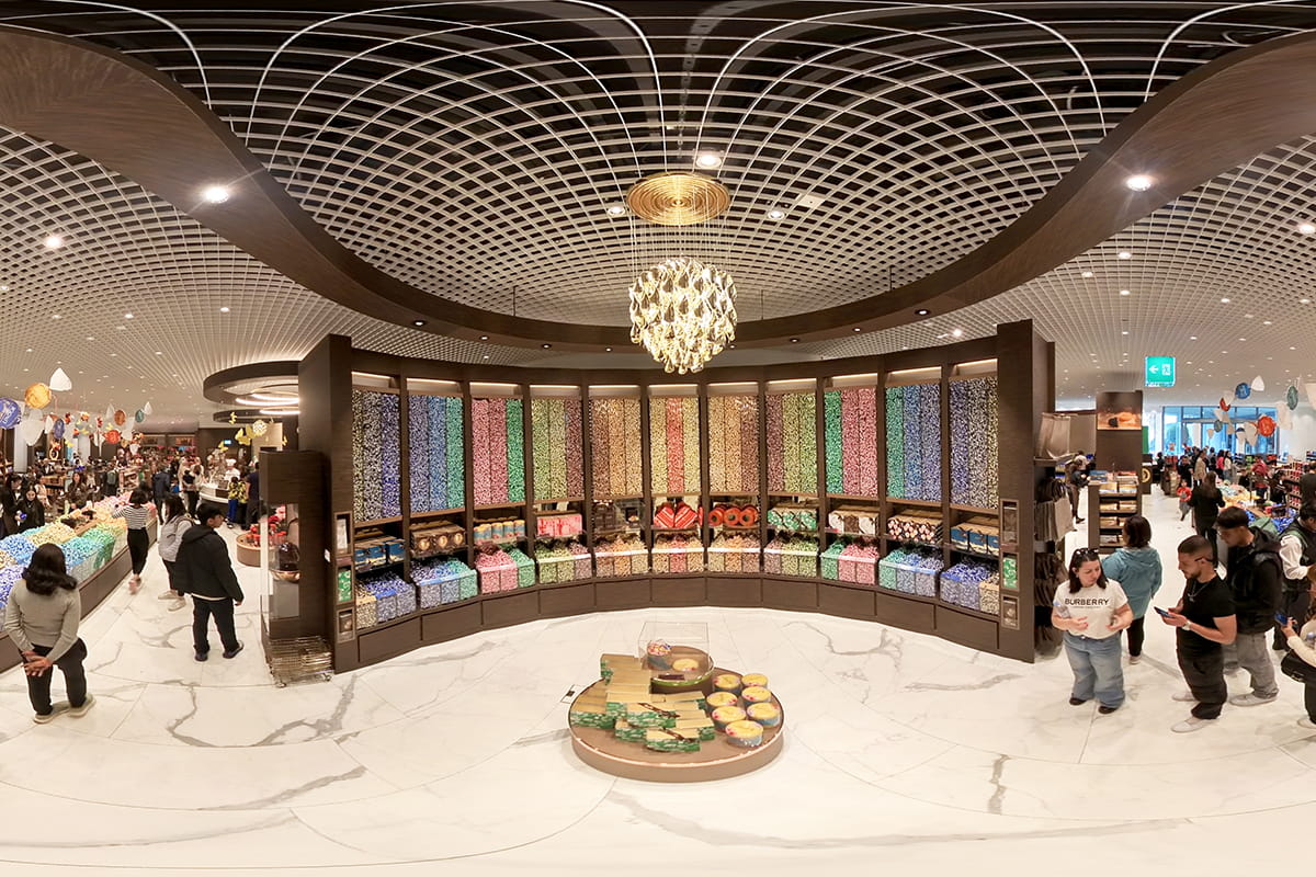 360 Virtual Tour of Lindt Chocolate Shop, Zurich