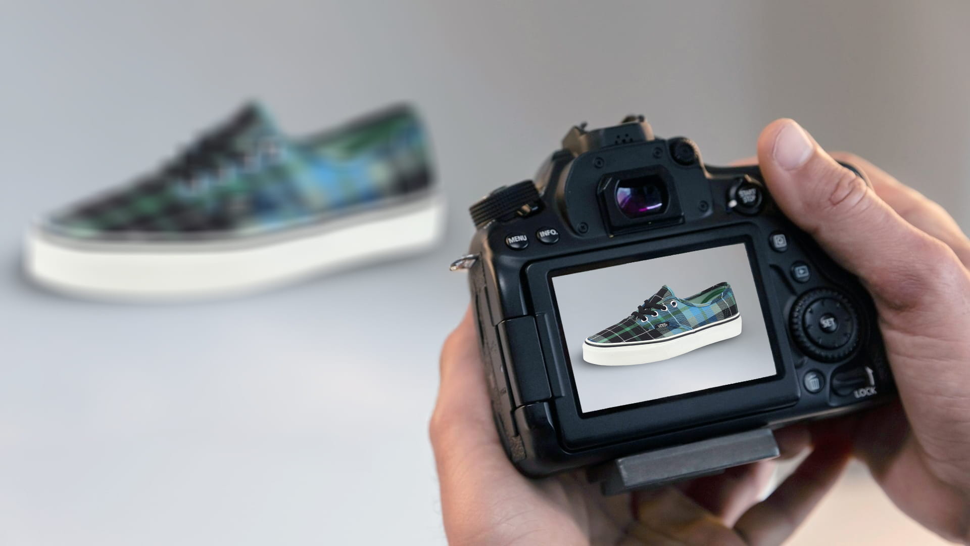 360° Product Spin Photography – Green Canvas Casual Shoes (36 Shots)