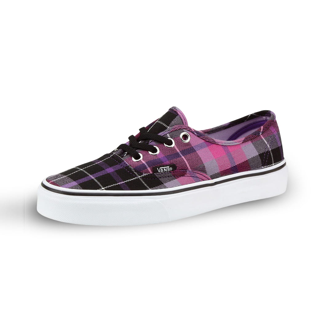 360° Product Spin Photography – Red Canvas Casual Shoes (36 Shots)